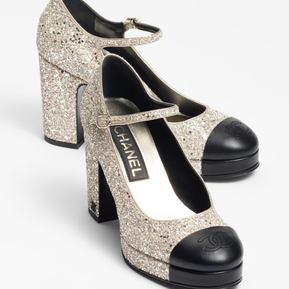 Chanel 2023 Interlocking CC Logo Pumps